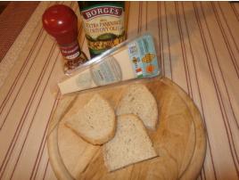 chlebík  s olivovým olejom a čili papričkami