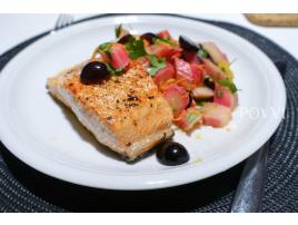 Losos s rebarborovým šalátom