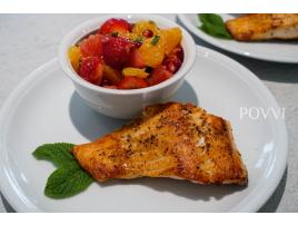 Losos s marinovaným, ovocným šalátom