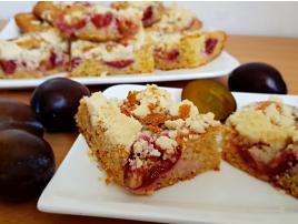 Bezlepkový slivkový hrnčekový koláč 