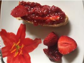 Domáci jahodový džem s kúskami jahôd