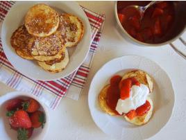 Bezlepkové tvarohové lievance s jahodovoun omáčkou