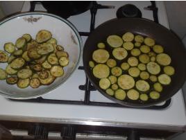 Cuketovo-paradajkový šalát