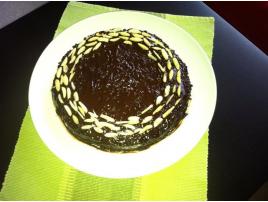 Quinoa cokoladovy kolac s jablkami a orechami